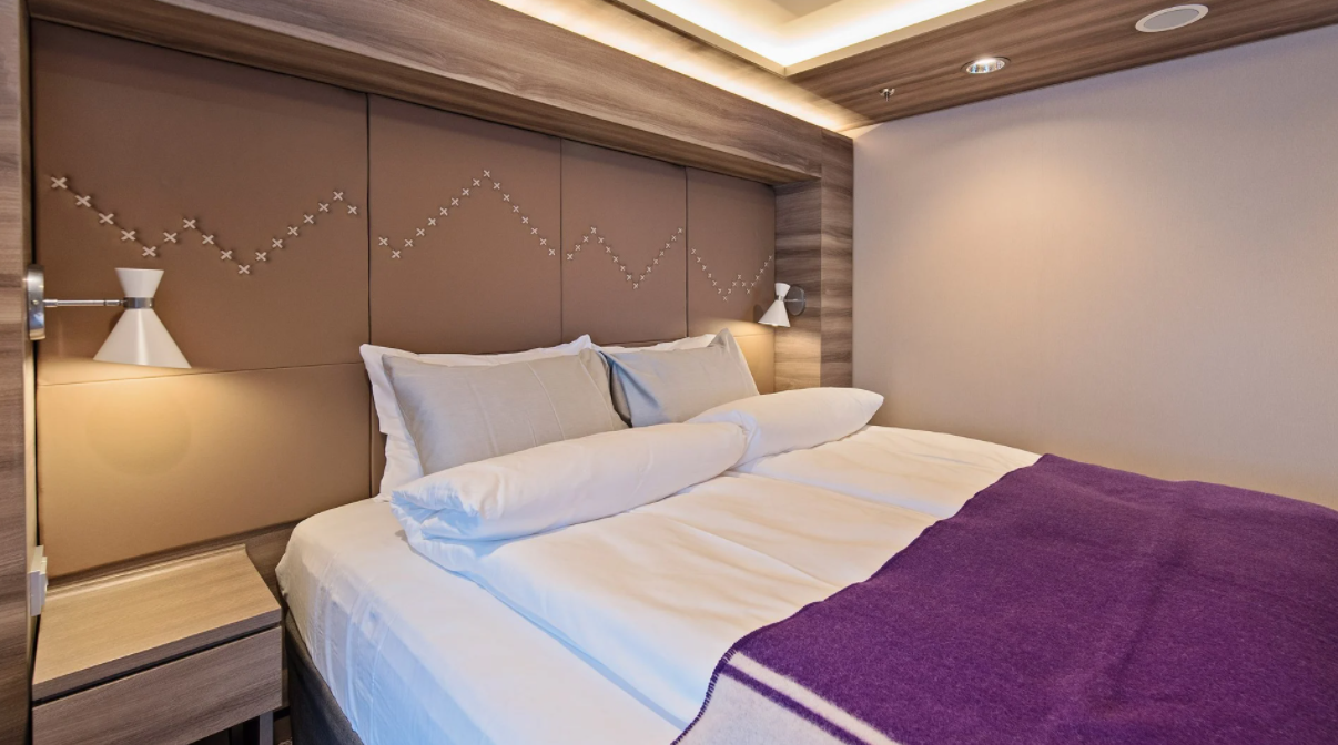 Hurtigruten - MS Fridtjof Nansen - Expedition Suite XL Suite MA 4.png